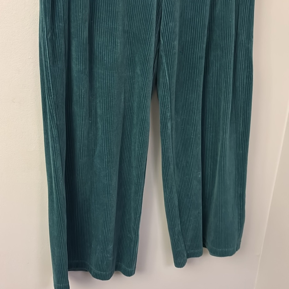Lululemon Scuba Track Jacket & Mid-Rise Wide-Leg Pants - Picture 10 of 16